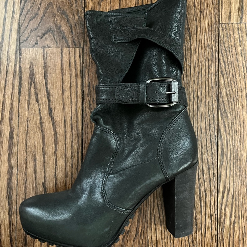 New Designer Vera Wang Black Leather Platform Boots With Buckle Detail. Size 8.5
